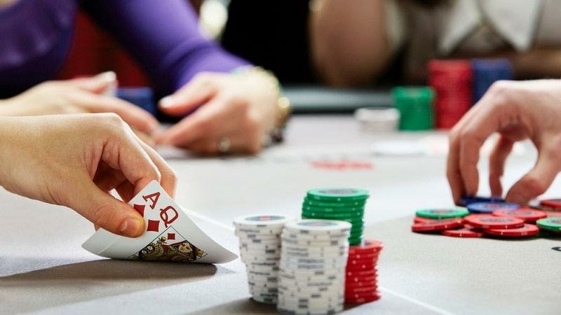 Dấu hiệu và cách thức nhận biết Tilt trong Poker